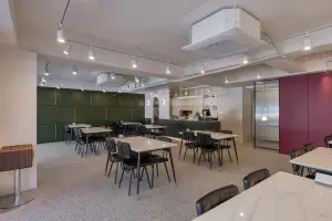 올리브그린과 버건디가 만든 트렌디 다이닝